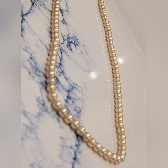 Vintage Pearl Necklace - Picture 3 of 12